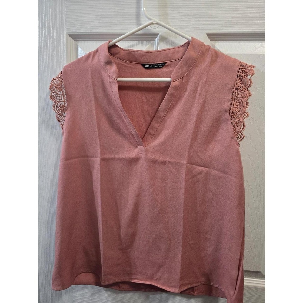 Dusty Rose V-Neck Blouse with Crochet Lace Cap Sleeves Size Large
